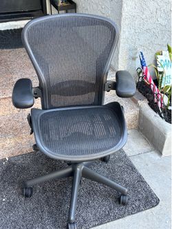 Herman Miller Aeron chair B