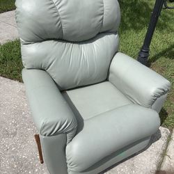 Weightless recliner