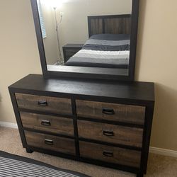 4 Pc Wood Bedroom Set