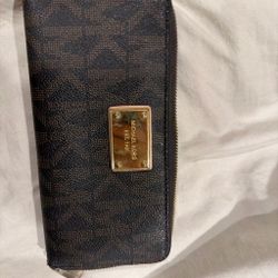 Michael Kors Zipped wallet