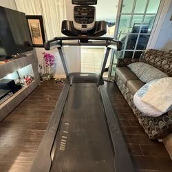 Precor TRM 885 Treadmill 