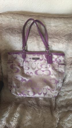 Coach carry on shoulder bag purple with kacki golden color$125.00