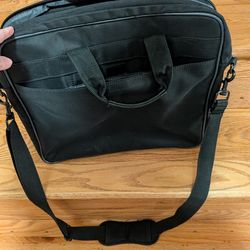 Laptop carrying case