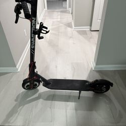 LIKE NEW - Swagtron Scooter For Sale