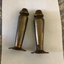 Salt And Pepper Shakers D9
