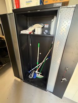 Metal cabinet