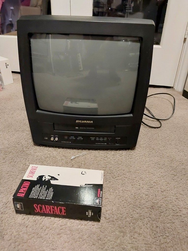 12 Inch Vhs/tv Built In Vhs Player Works