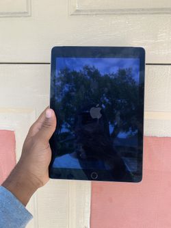 Apple IPad Excellent Condition!