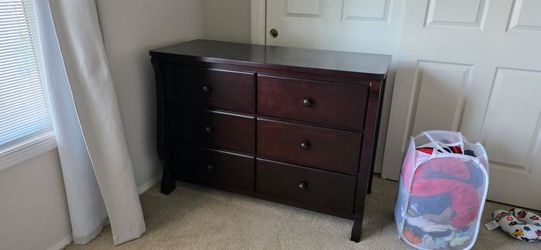 Delta Children Dresser