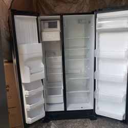 REFRIGERADOR AMANA  EN BUENAS CONDICIONES 