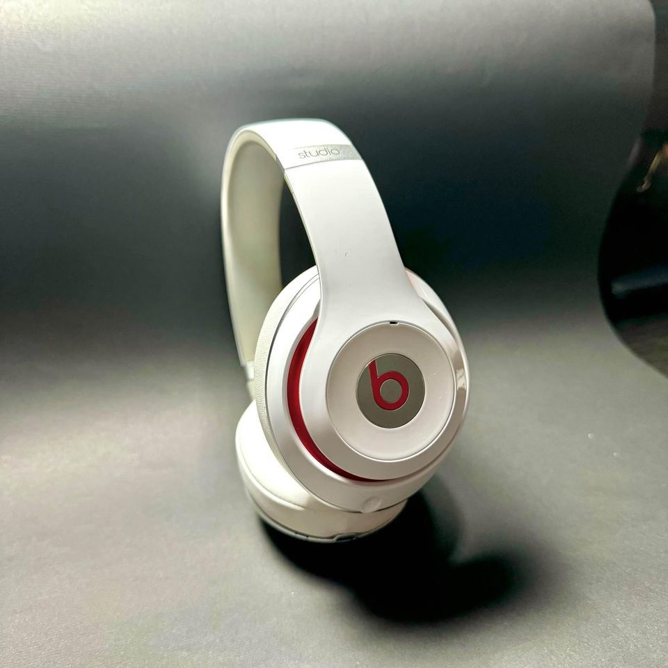 WIRED - Beats B0500 by Dr. Dre Studio 2.0 Headphones - White