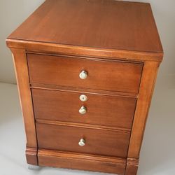 Thomasville Drawer Hardwood