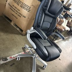 Ninecer Large Tall Office Chair, 400 Lb Capacity, Wide Seat, Ergonomic Leather High Back Executive Desk Chair, Computer Chair with Flip-Up Arms, Black