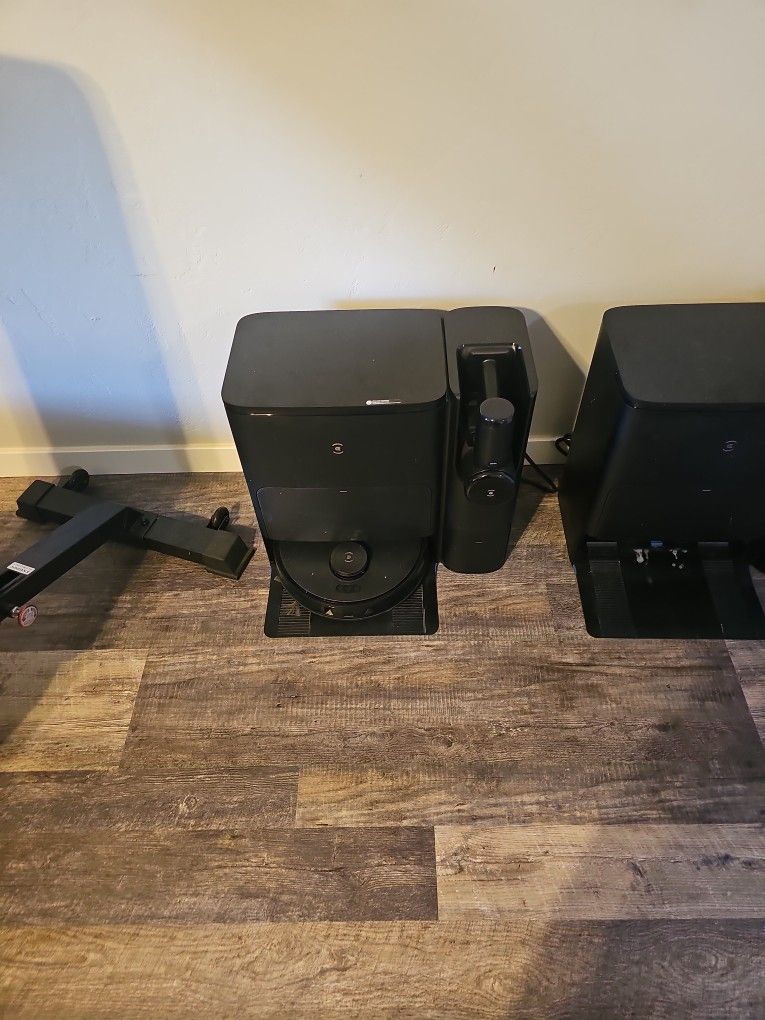 Ecovacs Sweeping/mopping Robot. Uses Free App