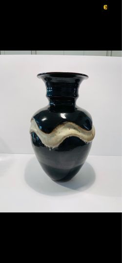 Vintage Martin’s Pottery Ceramic Large Vase 14.5” Tall Signed Made in USA .Elegant glossy black ceramic vase featuring a textured cream wave accent. C