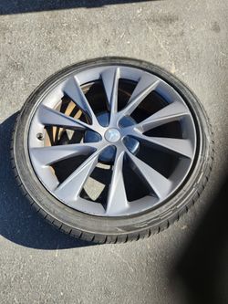 Tesla Model S Complete Wheel With Tire And TPMS