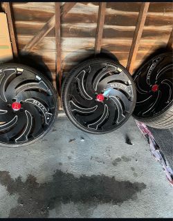 24in Rucci Wheels