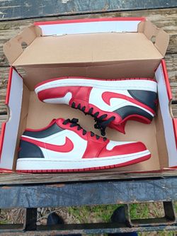 Air Jordan 1 low reverse black toe size 9.5
