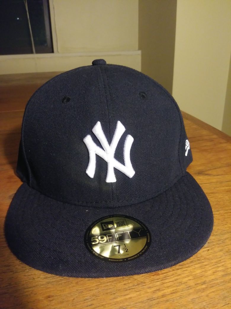 Official New York Yankees (Original Navy Blue) team fitted 7 1/2 New Era Major League Baseball hat