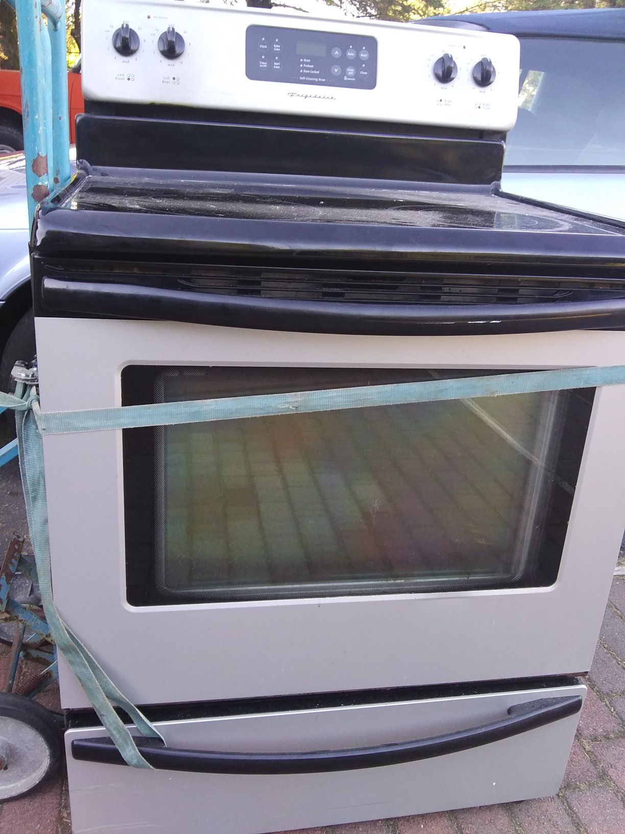 Free Frigidaire glass top stove for parts or repair.