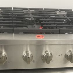 CAFÉ 36" Commercial Style Gas Rangetop with 6 Burners Gas