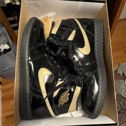 Jordan 1 High Black And Gold 