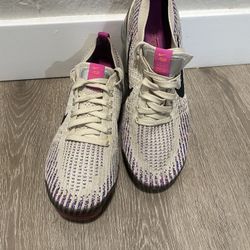 Women’s Sz 10 Nike Shoes 