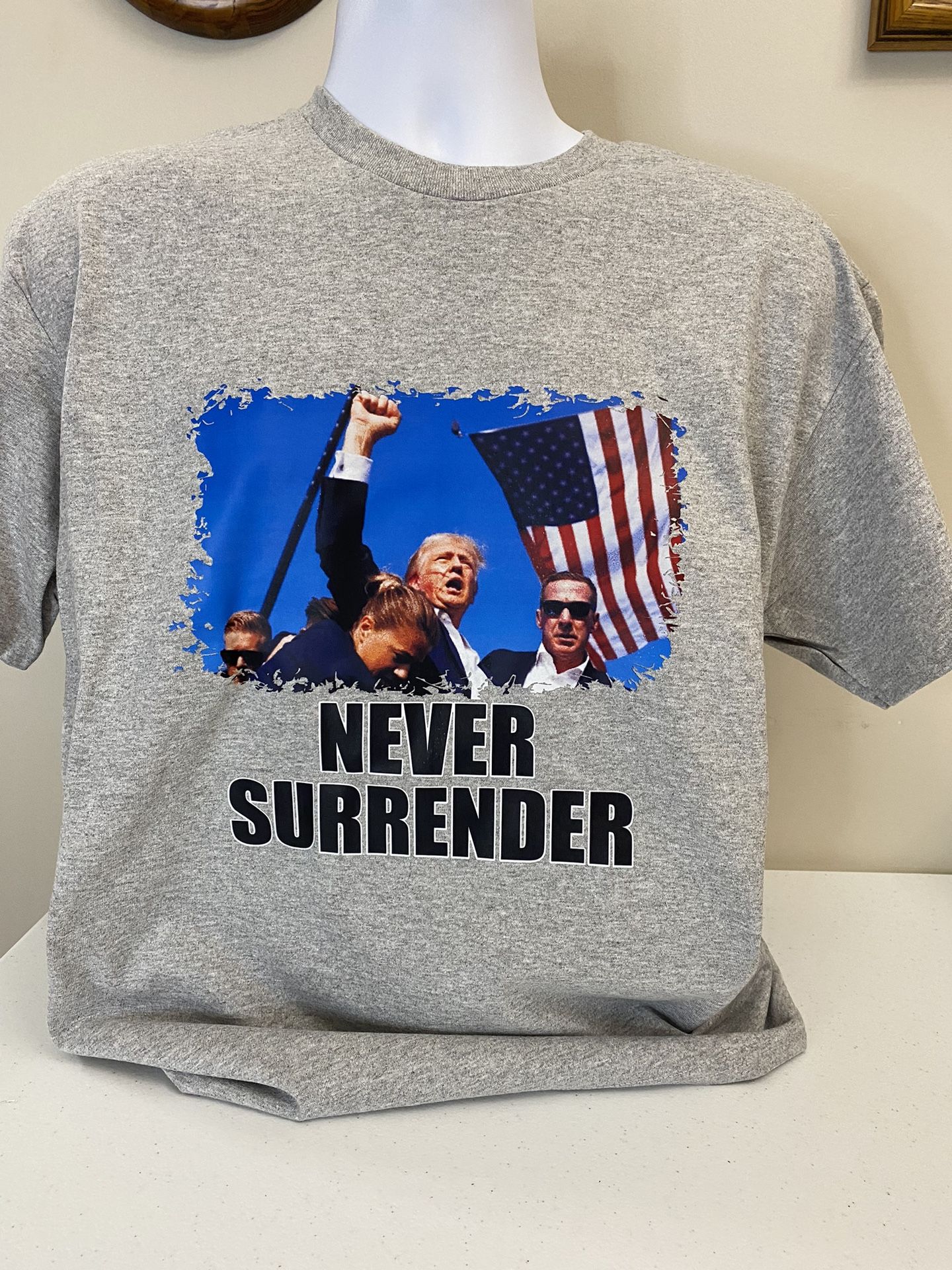 Trump  Design T-shirt, NEW, Size Large,  (item 326)