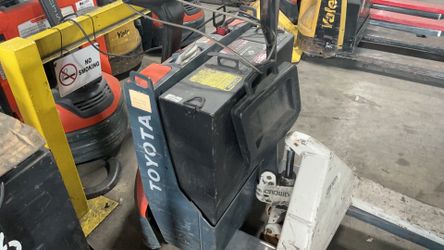 Electric Toyota pallet jack