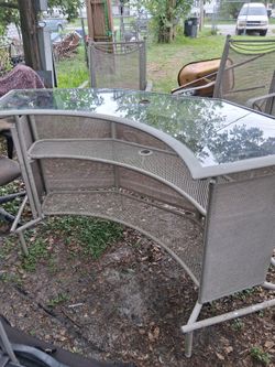 NICE  PATIO BAR SET