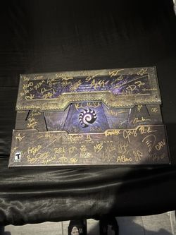 Starcraft II Heart of the Swarm Collector's Edition Signed