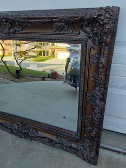 Decotive mirror