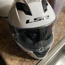 Ls2 WHITE HELMET NO SCRATCHES NEW💯 ( SMALL )
