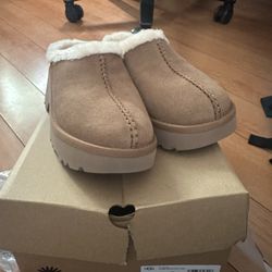 Uggs  Heights Cozy Clog 