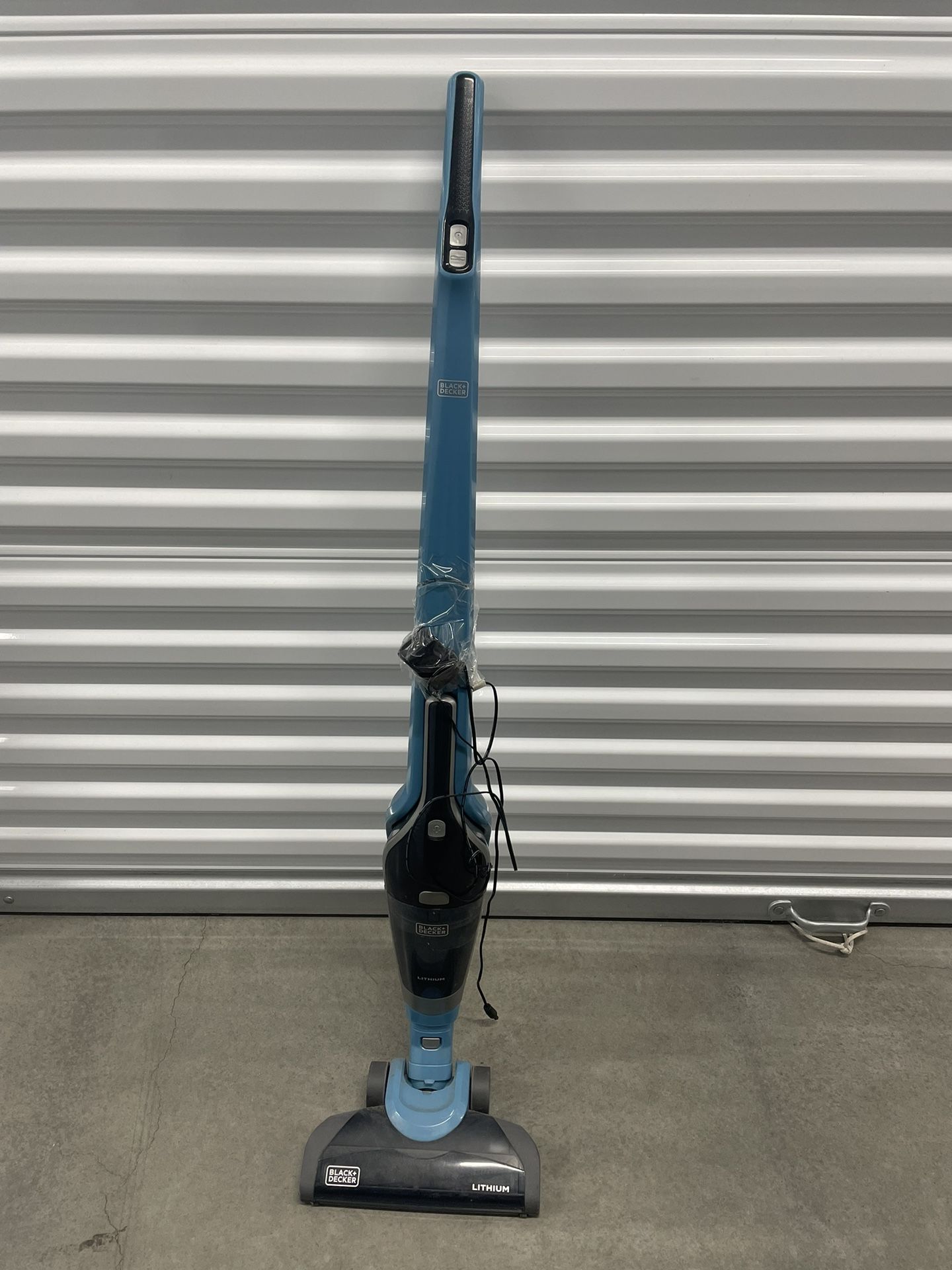  Vacuum With Portable Duster 