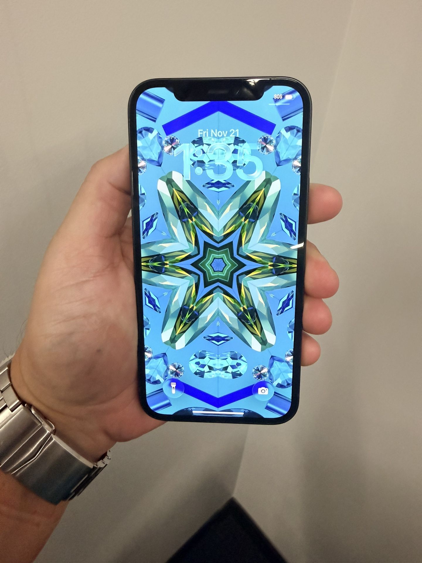 IPhone 12 64 GB,  Great Condition!.100% Battery!   UNLOCKED use any carrier.  Hablo Espanol.    