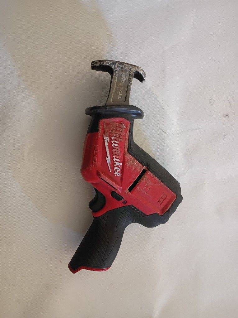 Milwaukee 12 V Sawzall