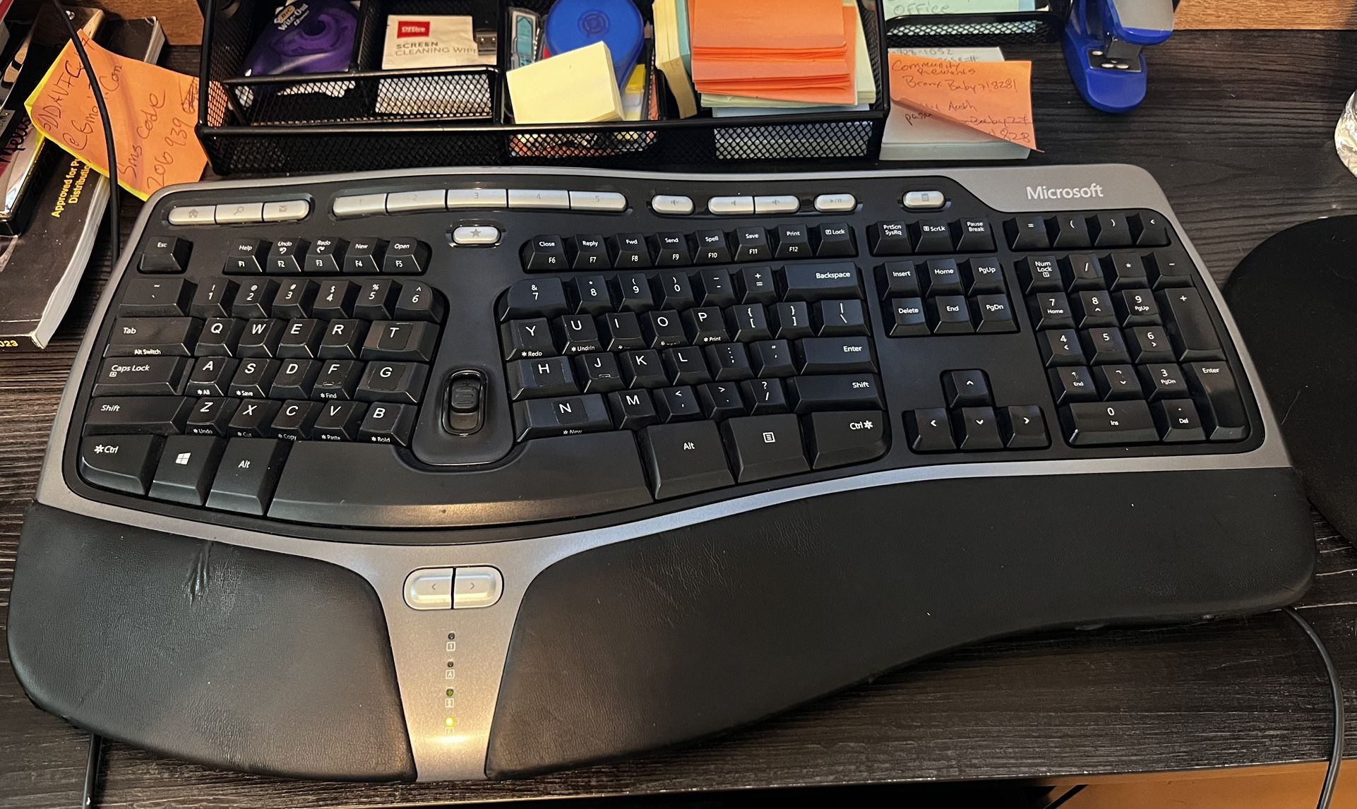 Nice Microsoft Natural Ergonomic Keyboard 4000 v1.0. Works!  See video. Keyboard. Works!  