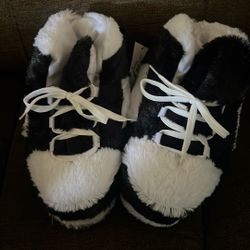 Sole Mates Black And White Cute Fuzzy Sneakers Slippers Size 7/8