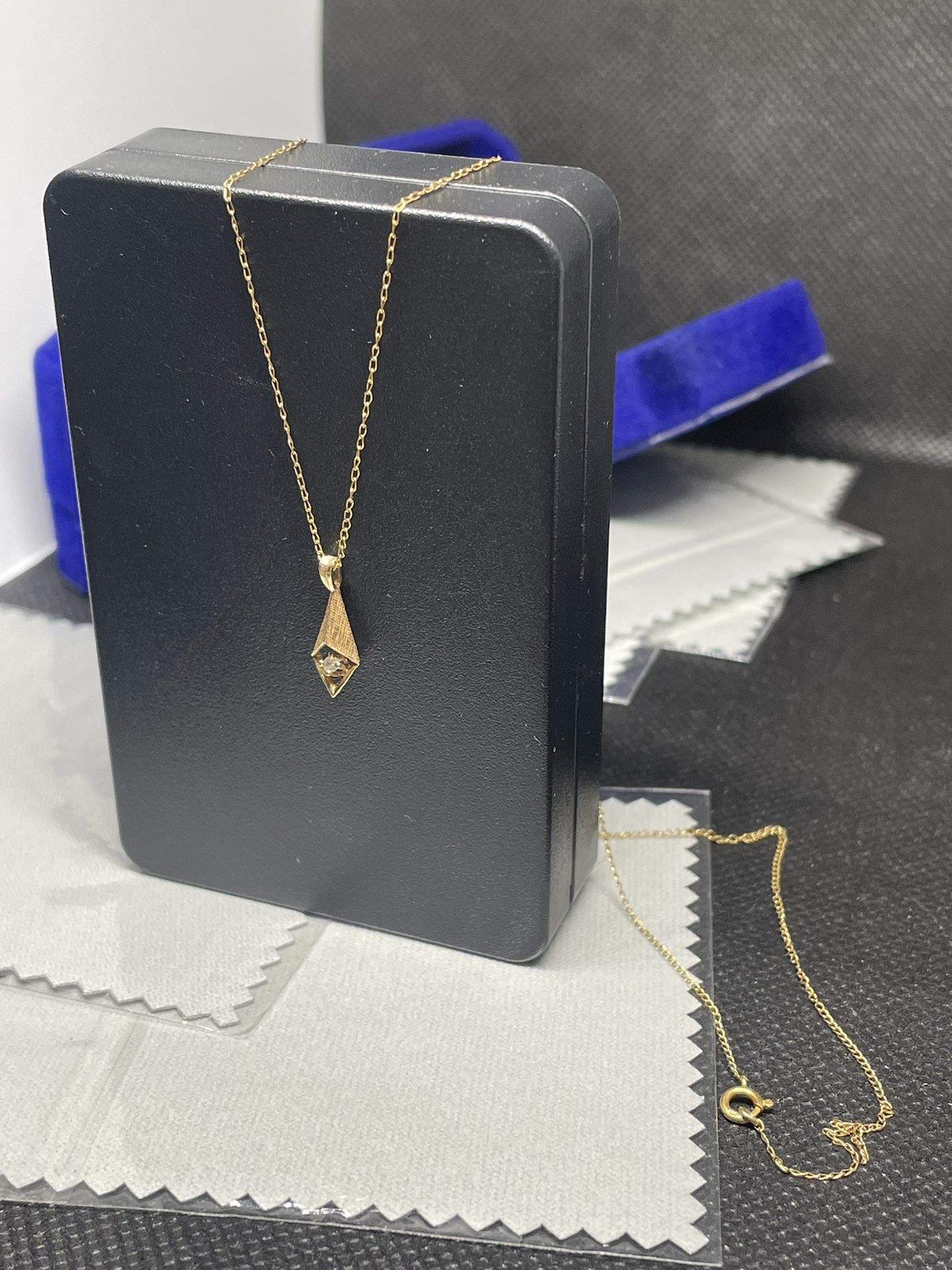 14k Gold Necklace With Diamond Pendant 