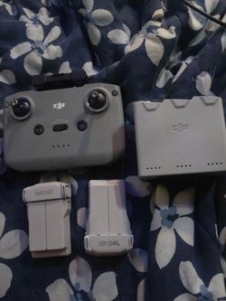 DJI Mini 2 / Mini SE Bundle - RC-N1 Controller, 2 Batteries, Hub & iPhone Cable