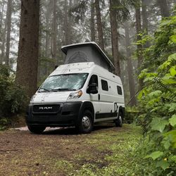 2022 Winnebago Solis 59P