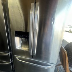 LG Studio 3 Door Stainless Steel Refrigerador  Door In Door 