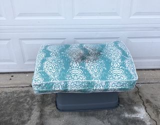 25” x 32 “ pet bed 4” thickness