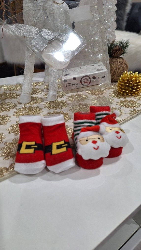 CHRISTMAS BABY ๐ถ SOCKS $3