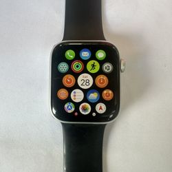 Apple Watch Series 5      44 MM