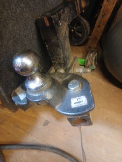 Husky Towing centerline hitch