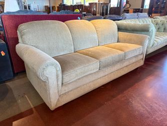 LA-Z-BOY Mackenzie Traditional Oyster 3-Seater Sofa with Rolled Pleated Arms