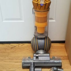 NEW cond DYSON MULTI FLOOR MODEL VACUUM WITH COMPLETE ATTACHMENTS  , AMAZING SUCTION  , WORKS EXCELLENT  , IN THE BOX 