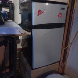 Magic Chef Mini Fridge And Freezer